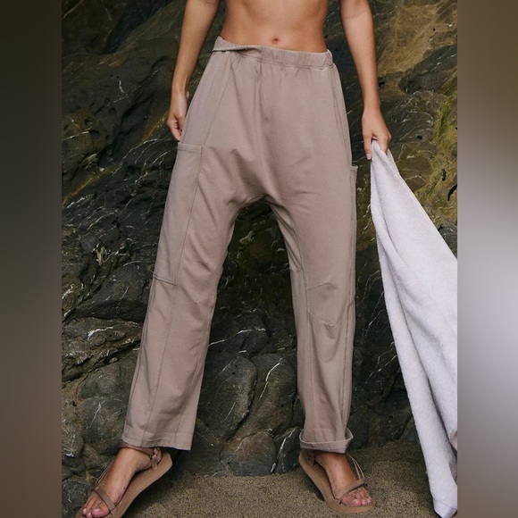 FP Movement by Free People Cropped Driftwood Pants. Medium. Machine Wash. - Picture 1 of 5